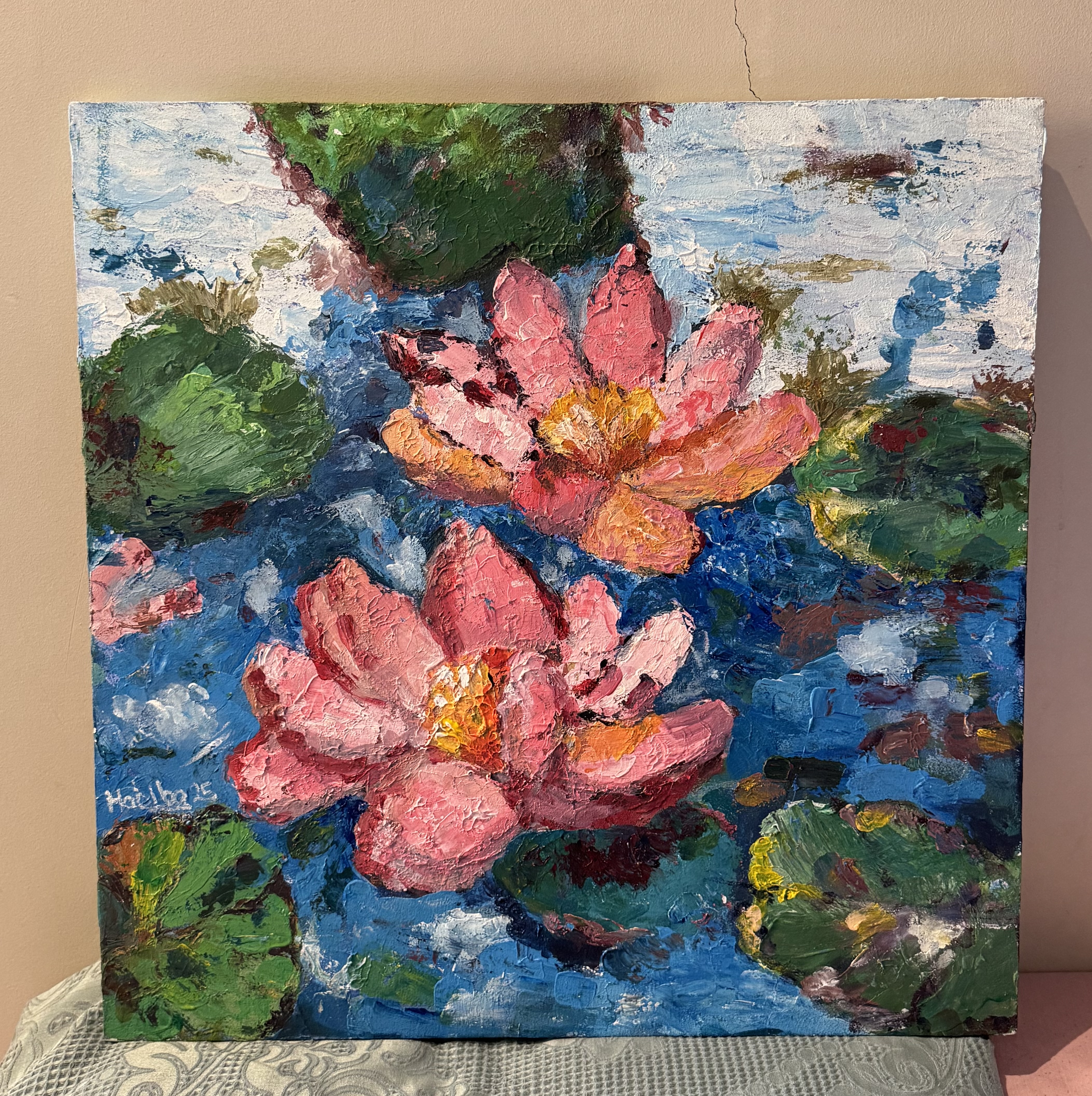 Floating vibrance, an original piece by Habiba maarek